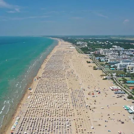 With Garden In Excellent Location - Beahost * Bibione